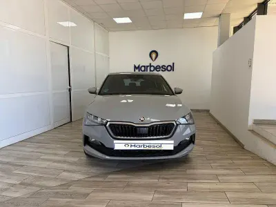 Usado Skoda Scala Style 110 CV (80 kW) 2023 Gris / plata Utilitario