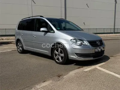 Usado VW Touran Edition 105 CV (77 kW) 2010 Gris / plata Monovolumen