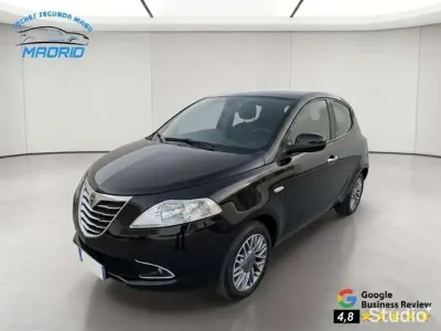 Usado Lancia Ypsilon Gold 86 CV (63 kW) 2012 Negro Utilitario
