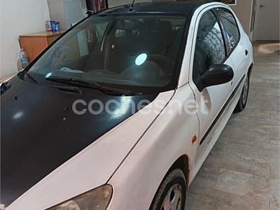 Usado Peugeot 206 70 CV (51 kW) 1998 Blanco Utilitario