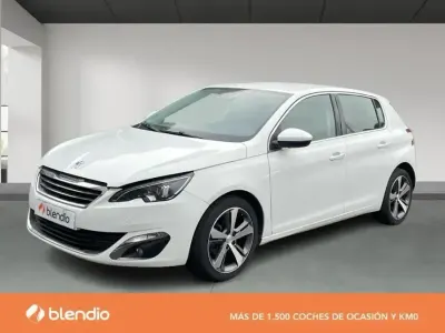 Usado Peugeot 308 Allure 130 CV (95 kW) 2015 Blanco