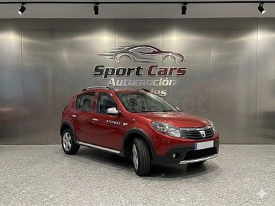 Usado Dacia Sandero Stepway 85 HP (62 kW) 2012 Vermelho Sedan