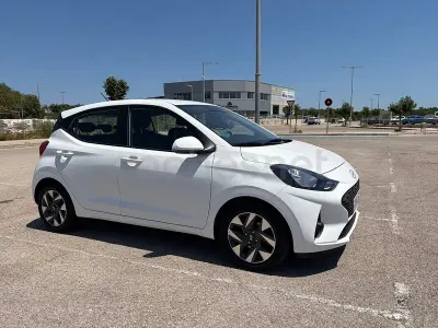 Usado Hyundai i10 67 CV (49 kW) 2024 Blanco Utilitario