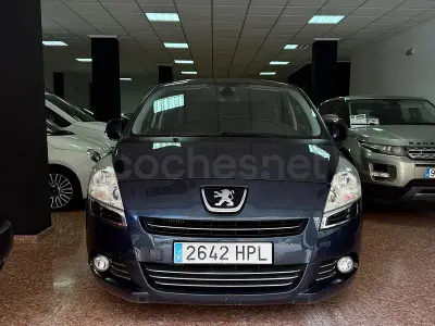 Usado Peugeot 5008 Active 115 CV (84 kW) 2013 Azul Monovolumen