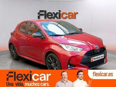 Usado Toyota Yaris Hybrid Style 116 CV (85 kW) 2022 Rojo