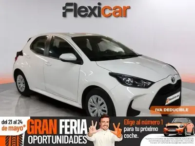 Usado Toyota Yaris Hybrid Active 116 HP (85 kW) 2022 Branco