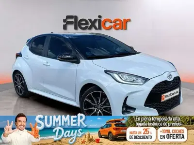 Usado Toyota Yaris Plus 131 CV (96 kW) 2024 Blanco Utilitario