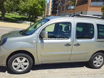 Begagnad Renault Kangoo Dynamique 105 HK (77 kW) 2009 Beige Kombi