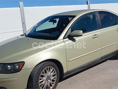 Usado Volvo S40 Momentum 140 CV (102 kW) 2004 Amarillo Berlina