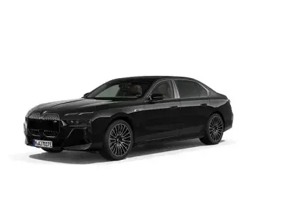 Usado BMW M760e Comfort Edition 571 CV (419 kW) 2025 Negro Berlina
