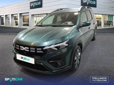 Usado Dacia Jogger Expression 110 CV (80 kW) 2025 Verde Monovolumen