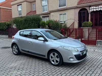 Usado Renault Mégane III Dynamique 150 CV (110 kW) 2009 Gris / plata Berlina