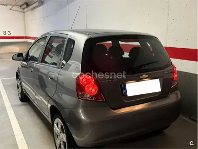 Usado Chevrolet Kalos SE 94 CV (69 kW) 2006 Gris / plata Berlina