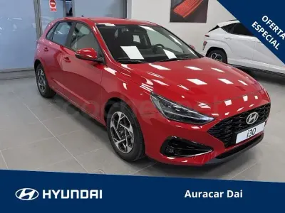Usado Hyundai i30 100 CV (73 kW) 2025 Rojo Familiar