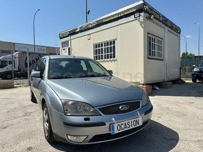Usado Ford Mondeo Ambiente 115 CV (84 kW) 2005 Gris / plata Berlina