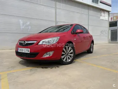 Usado Opel Astra Sport 110 CV (80 kW) 2010 Rojo Berlina