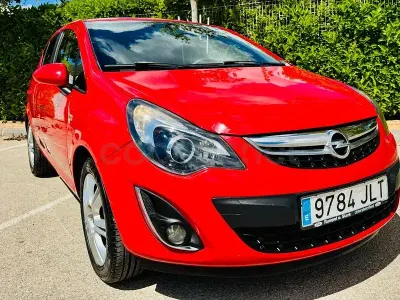 Usado Opel Corsa Selective 95 CV (69 kW) 2013 Rojo Utilitario