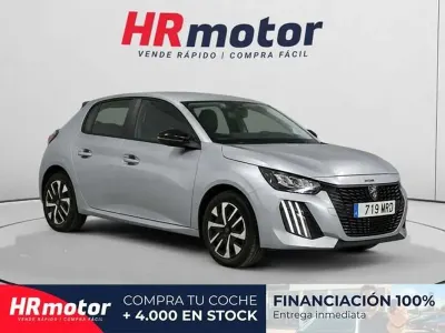 Usado Peugeot 208 Active 75 CV (55 kW) 2024 Gris Utilitario