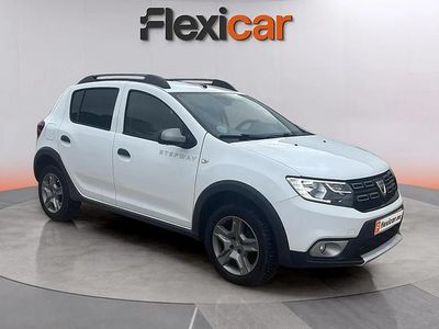 Usado Dacia Sandero Comfort 90 CV (66 kW) 2019 Blanco Utilitario