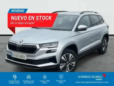 Usado Skoda Karoq Ambition 110 CV (80 kW) 2022 Plateado SUV