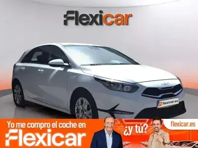 Usado Kia Ceed 120 CV (88 kW) 2022 Blanco Utilitario