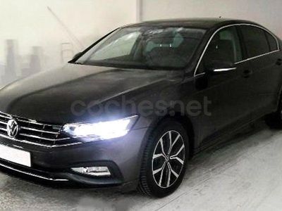 Negro Usado 2021 VW Passat Executive Berlina | 21.990 € (Precio justo)