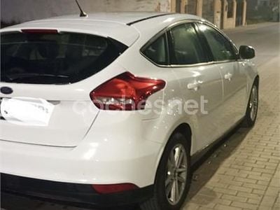 Usado Ford Focus Titanium 120 CV (88 kW) 2015 Blanco Berlina