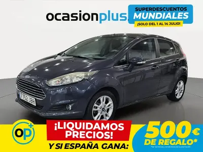Usado Ford Fiesta Trend 101 CV (74 kW) 2014 Gris Utilitario