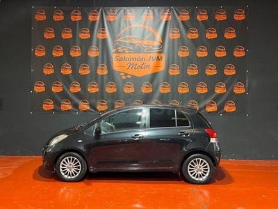 Usado Toyota Yaris Sol 87 CV (63 kW) 2009 Negro Berlina