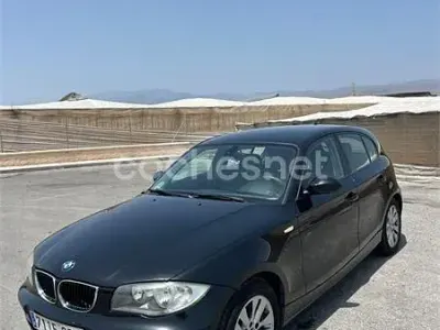 Usado BMW 118 143 CV (105 kW) 2009 Negro Utilitario
