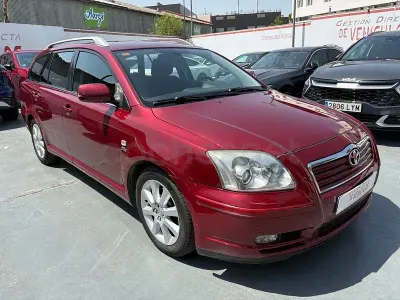 Usado Toyota Avensis Sol 116 CV (85 kW) 2005 Granate Familiar