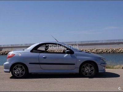 Usado Peugeot 206 138 CV (101 kW) 2001 Azul Descapotable