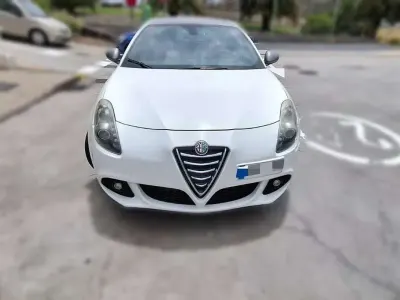 Usado Alfa Romeo Giulietta Veloce 105 CV (77 kW) 2013 Blanco Utilitario