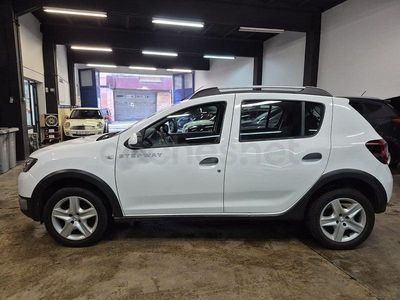 Usado Dacia Sandero Lauréate 90 CV (66 kW) 2015 Blanco Berlina