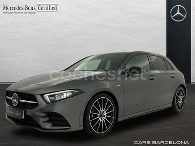 Gris / plata Usado 2022 Mercedes A200 Berlina | 30.900 € (Un poco caro)