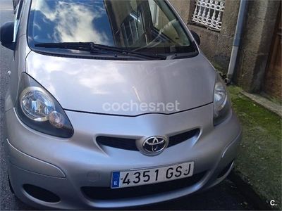 Gris / plata Usado 2009 Toyota Aygo Utilitario | 4100 € (Precio justo)