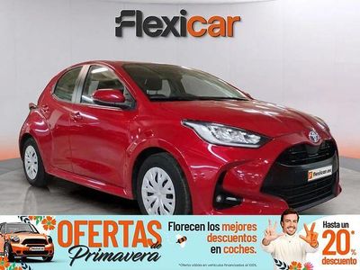 Usado Toyota Yaris Hybrid Active 116 CV (85 kW) 2023 Rojo Berlina