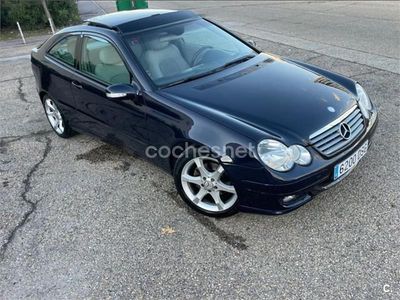 Usado Mercedes C220 143 CV (105 kW) 2004 Azul Berlina