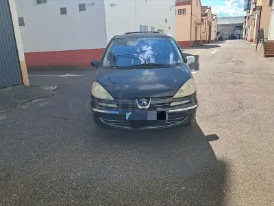 Usado Peugeot 807 Premium 163 CV (119 kW) 2010 Negro Monovolumen