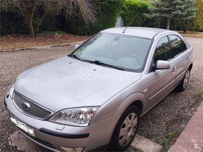 Gris / plata Usado 2005 Ford Mondeo Trend Berlina | 3700 € (Precio justo)
