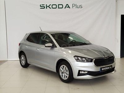 Usado Skoda Fabia Selection 95 CV (69 kW) 2025 Gris plata Berlina