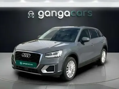 Usado Audi Q2 Design 116 CV (85 kW) 2020 Gris SUV