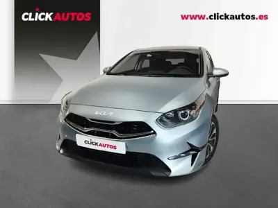 Usado Kia Ceed 101 HP (74 kW) 2025 Prateado Citadino