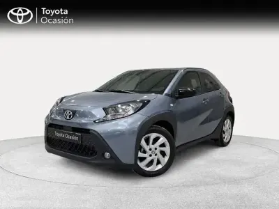 Begagnad Toyota Aygo X Play 72 HK (52 kW) 2024 Grå SUV