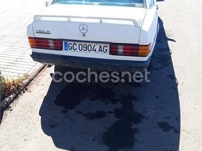 Blanco Usado 1999 Mercedes E200 Avantgarde Familiar | 1400 €