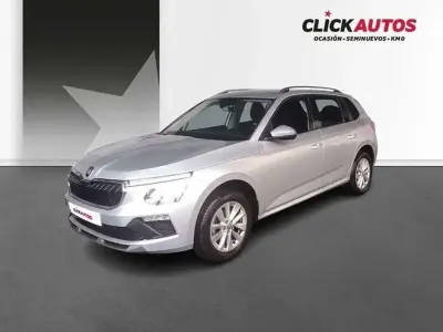 Usado Skoda Kamiq Selection 95 CV (69 kW) 2025 Plateado SUV