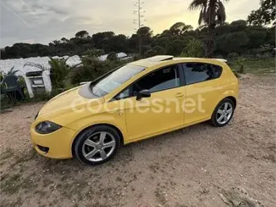 Usado Seat Leon Sport 140 CV (102 kW) 2006 Amarillo Utilitario