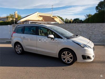 Usado Peugeot 5008 Style 115 CV (84 kW) 2014 Blanco Monovolumen
