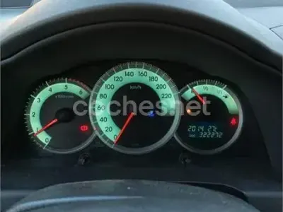 Usado Toyota Corolla Verso Luna 116 CV (85 kW) 2004 Gris / plata Monovolumen