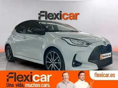 Usado Toyota Yaris Hybrid Sport 116 CV (85 kW) 2024 Gris